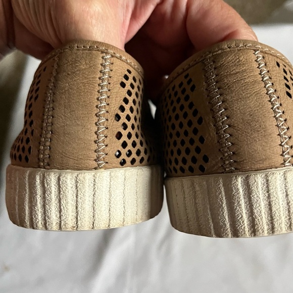Frye Camille Perforated Slip On Sneaker Carmel Brown Tan Womens Sz 9.5 M EUC - Picture 10 of 12